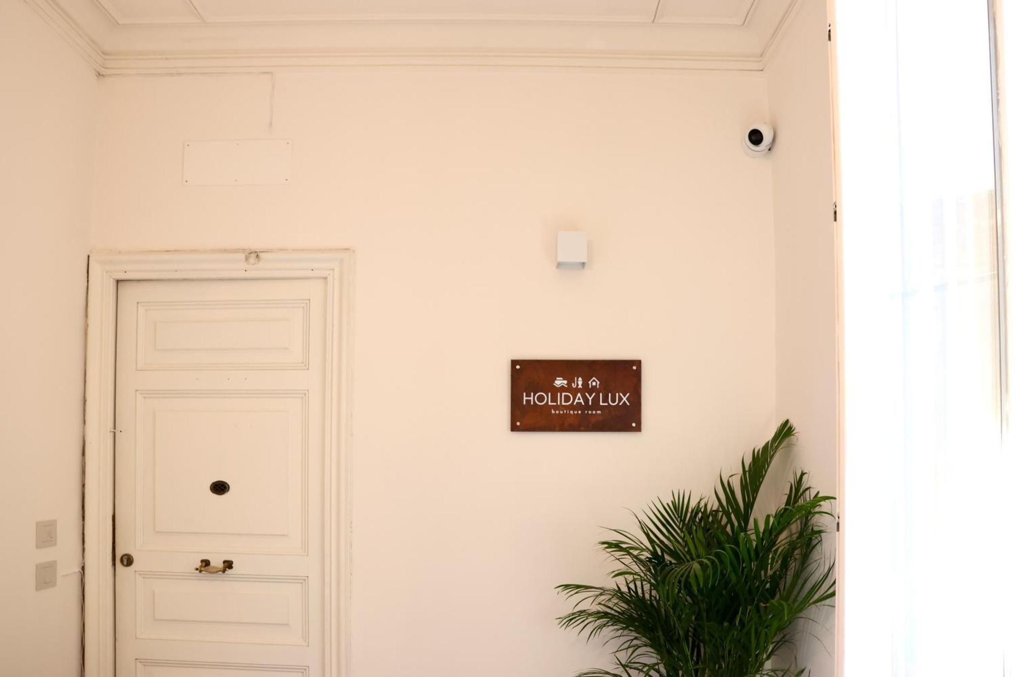 Holiday Lux Boutique Room CTA Exterior foto