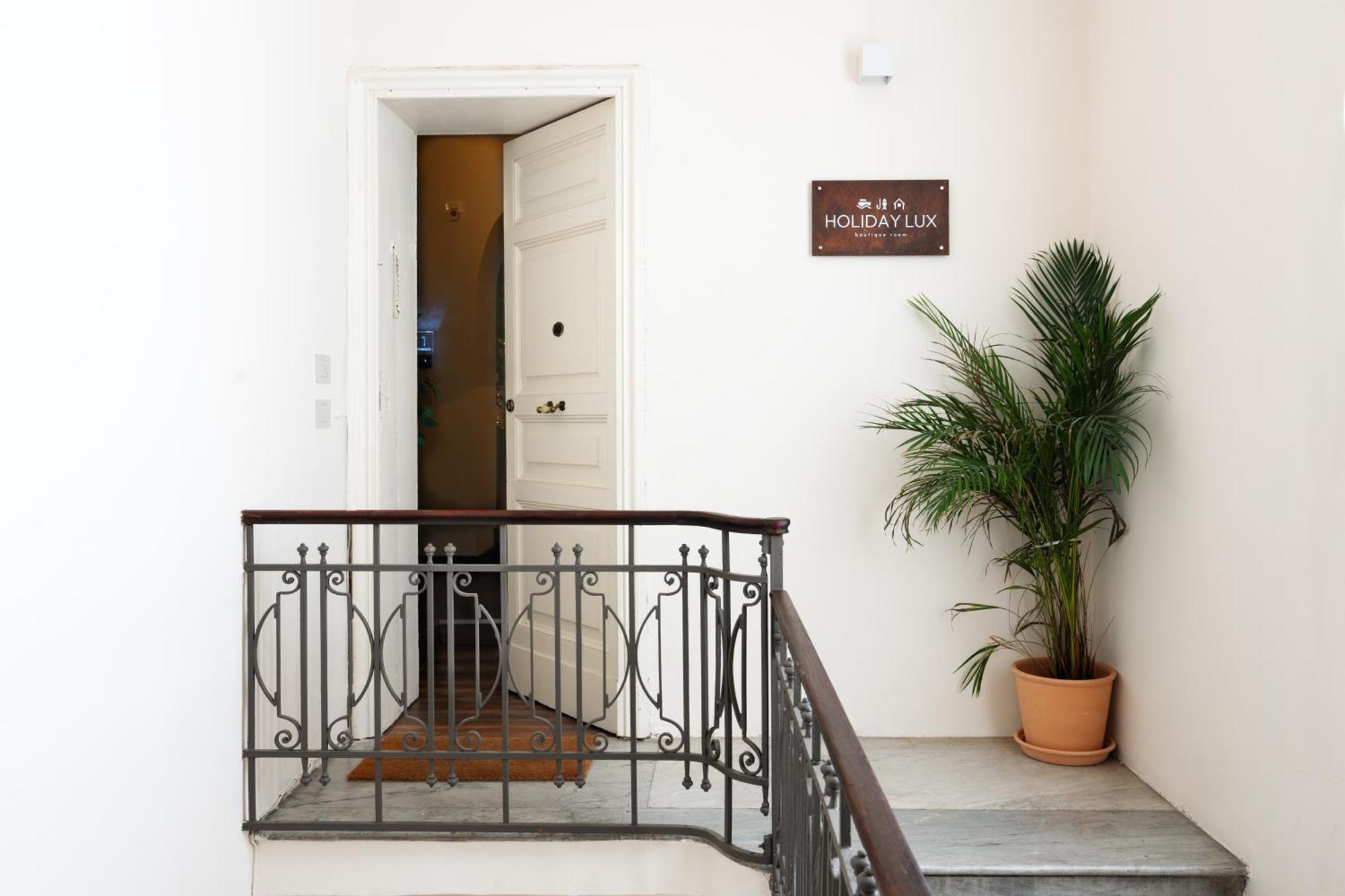 Holiday Lux Boutique Room CTA Exterior foto